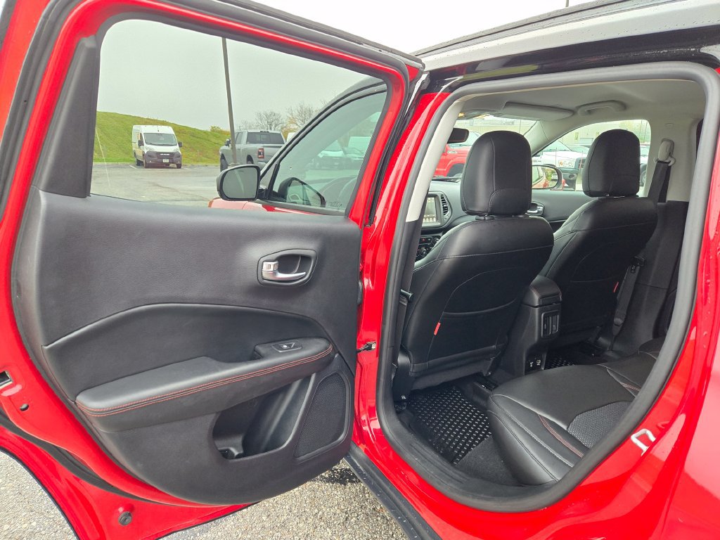 Used 2018 Jeep Compass Trailhawk w/ Cold Weather Group AWD/4WD image 27