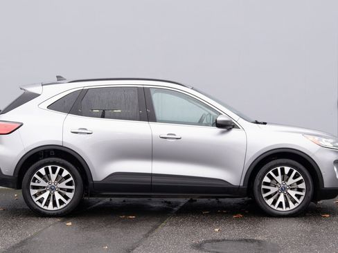 Used 2021 Ford Escape Titanium image 30