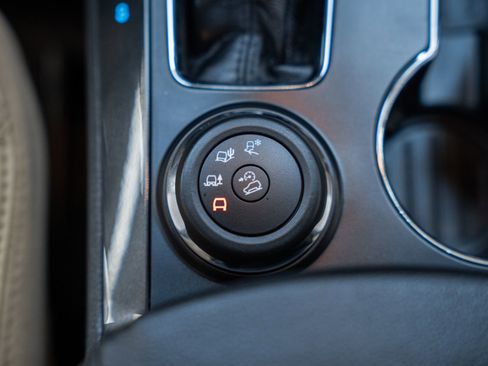 Certified 2017 Ford Explorer XLT w/ Equipment Group 202A image 29