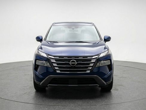 Used 2025 Nissan Rogue SV image 2