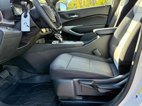 New 2026 Chevrolet Trax RS w/ Sunroof Package image 17