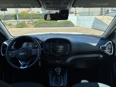 Used 2025 Kia Soul LX w/ LX Technology Package image 31