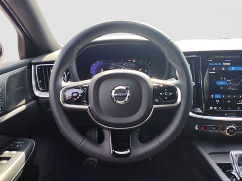 Used 2024 Volvo S60 B5 Plus image 15