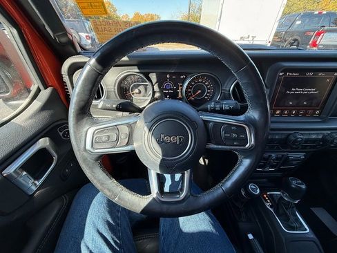 Used 2020 Jeep Wrangler Unlimited Sahara image 10