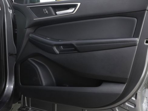 Used 2024 Ford Edge SEL image 9