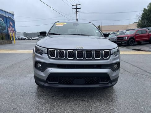 Used 2024 Jeep Compass Latitude AWD/4WD image 5