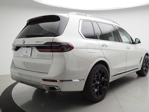 Certified 2026 BMW X7 xDrive40i w/ Premium Package AWD/4WD image 3