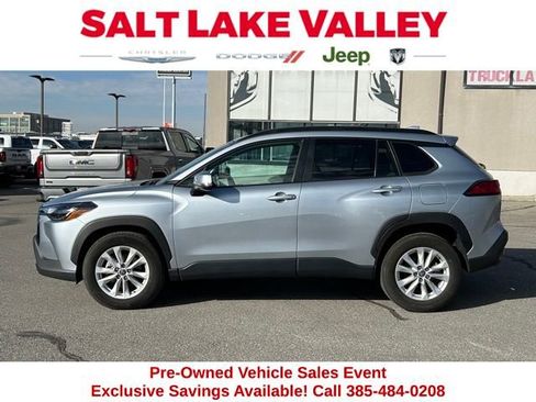 Used 2022 Toyota Corolla Cross LE image 2