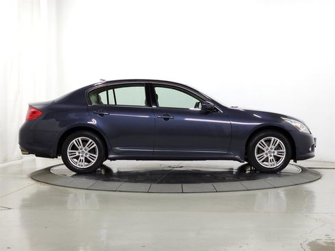 Used 2011 INFINITI G25 x w/ Moonroof Pkg image 9