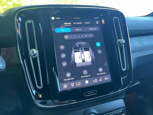 Certified 2023 Volvo XC40 Recharge Ultimate AWD/4WD image 17