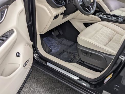 Used 2023 Buick Envision Avenir image 39