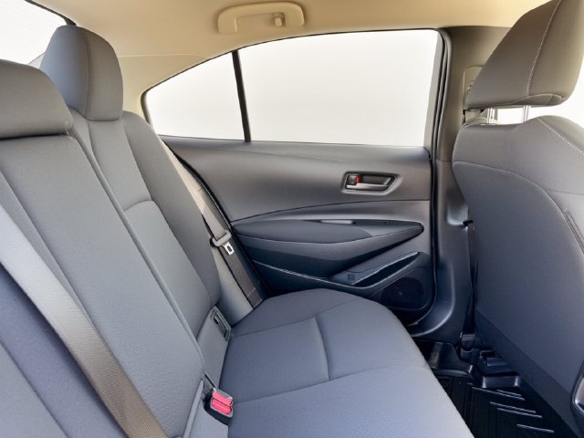 Used 2022 Toyota Corolla LE FWD image 30