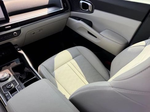Certified 2025 Kia Sorento EX AWD/4WD image 17
