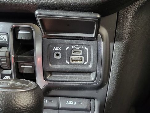 Used 2024 Jeep Gladiator Sport AWD/4WD image 22