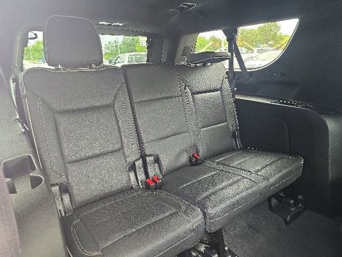 Used 2023 Chevrolet Suburban Premier AWD/4WD image 41
