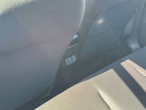 Used 2025 Nissan Versa SV FWD image 23