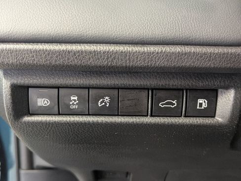 Used 2025 Toyota Camry XSE FWD image 12