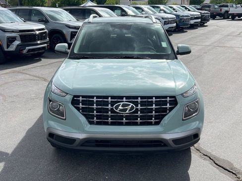 Used 2025 Hyundai Venue SEL FWD image 4
