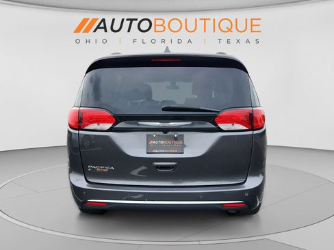 Used 2017 Chrysler Pacifica Touring-L FWD image 4