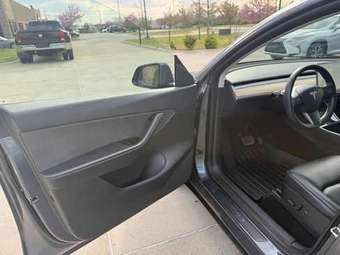 Used 2020 Tesla Model Y Long Range image 8