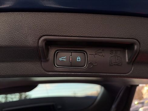 Used 2022 Ford Explorer XLT w/ Equipment Group 202A image 34