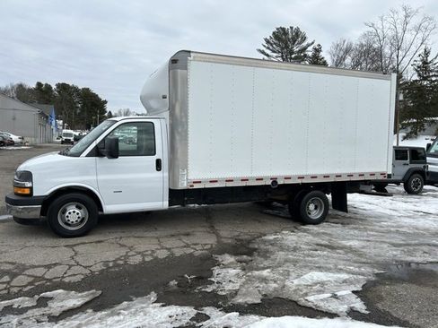 Used 2018 Chevrolet Express 3500 Extended w/ Power Convenience Package image 3