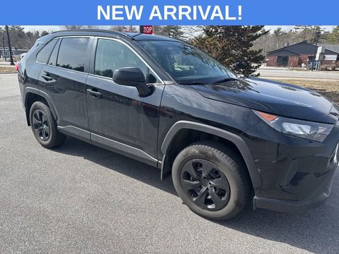 Used 2021 Toyota RAV4 LE image 6