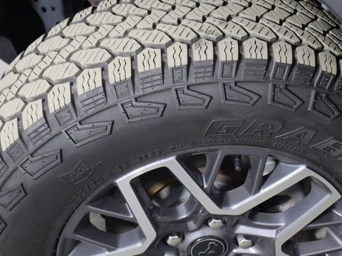 Used 2025 Jeep Wrangler Unlimited Sahara AWD/4WD image 33