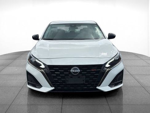 Used 2024 Nissan Altima 2.5 SR FWD image 2