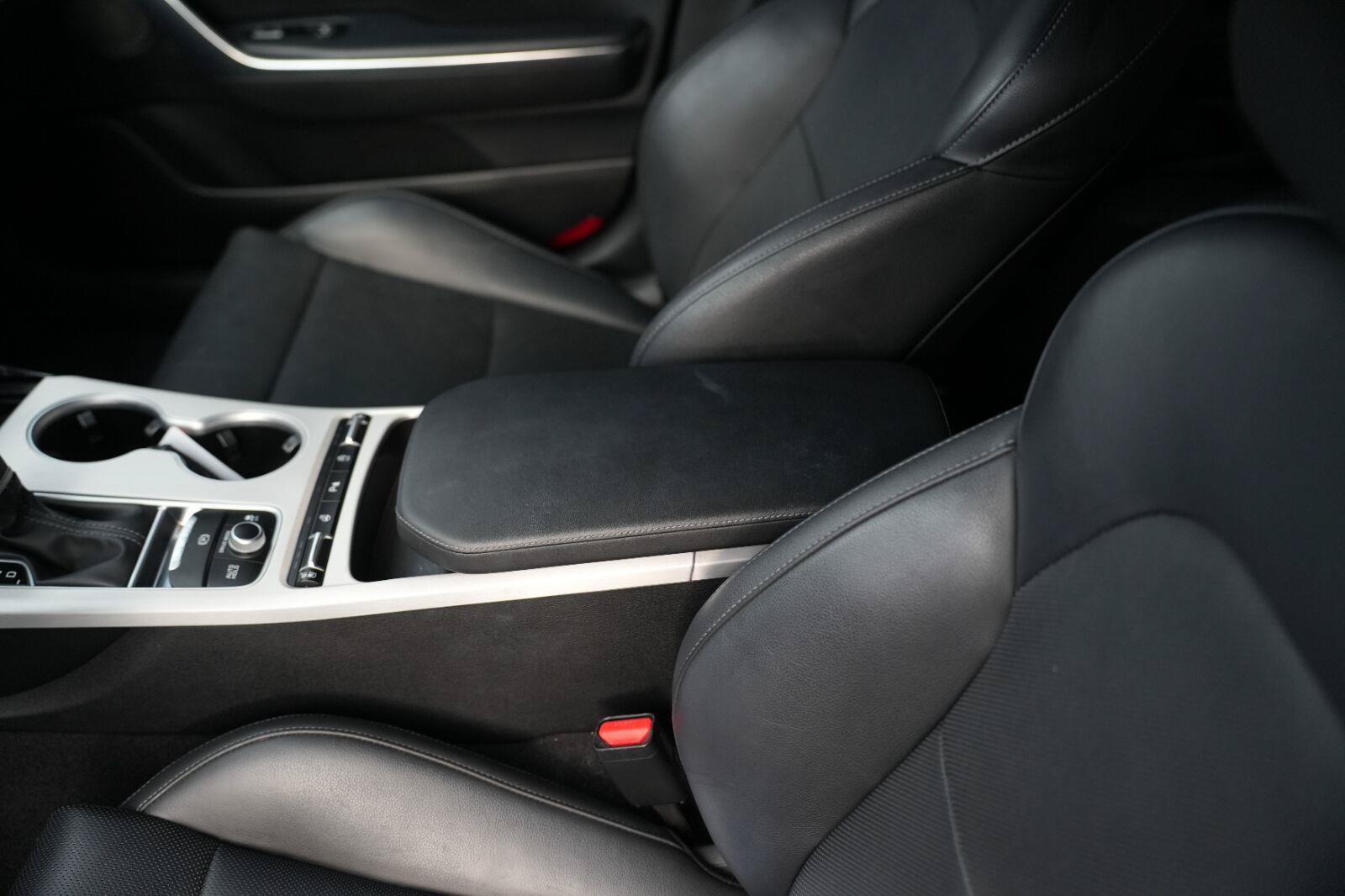 Used 2021 Kia Stinger GT1 AWD/4WD image 11