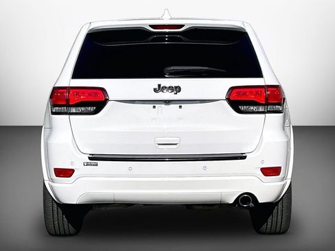 Used 2017 Jeep Grand Cherokee Altitude RWD image 7