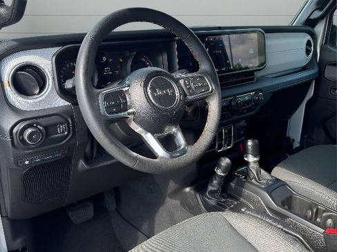 Used 2024 Jeep Wrangler Unlimited Sahara AWD/4WD image 14