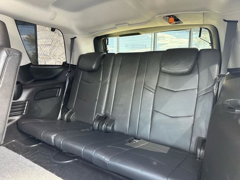 Used 2019 Cadillac Escalade Luxury AWD/4WD image 15