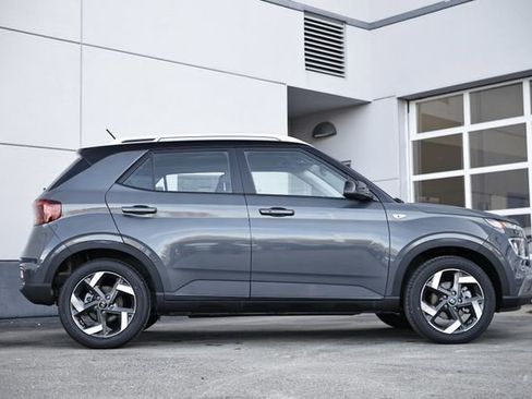 New 2026 Hyundai Venue SEL FWD image 3
