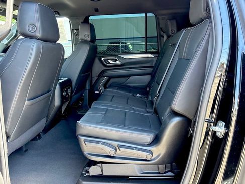Used 2024 Chevrolet Suburban RST RWD image 19