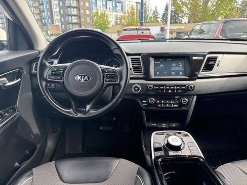 Used 2019 Kia Niro EX w/ Cold Weather Package 2.0 FWD image 13