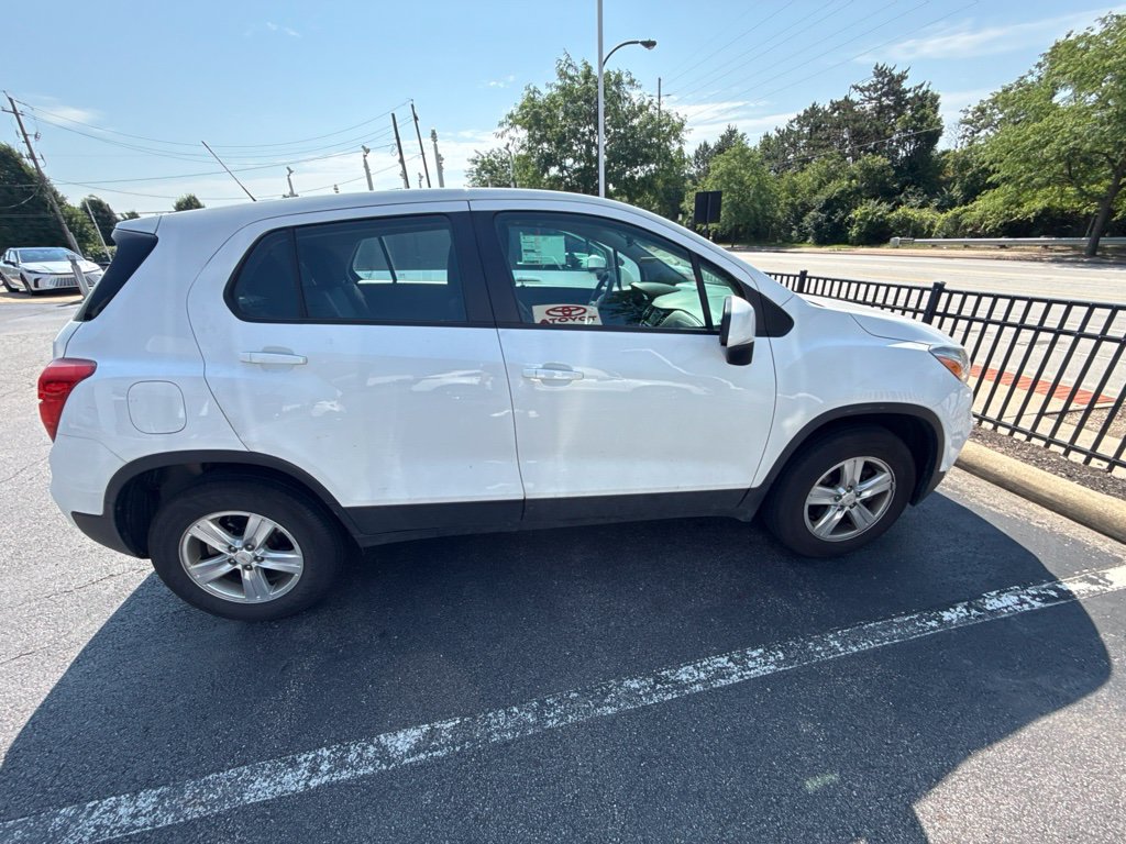Used 2018 Chevrolet Trax LS AWD/4WD image 2