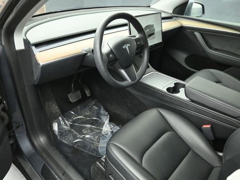 Used 2023 Tesla Model Y Long Range image 9