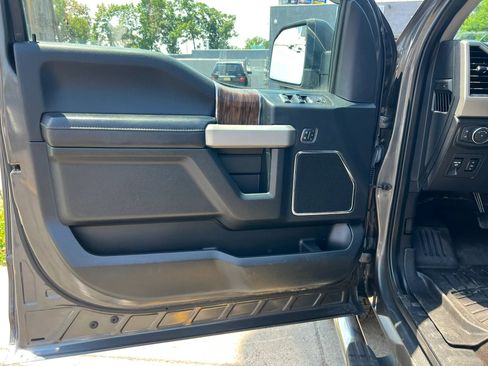 Used 2020 Ford F150 Lariat AWD/4WD image 11