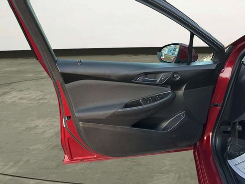 Used 2019 Chevrolet Cruze LT image 10