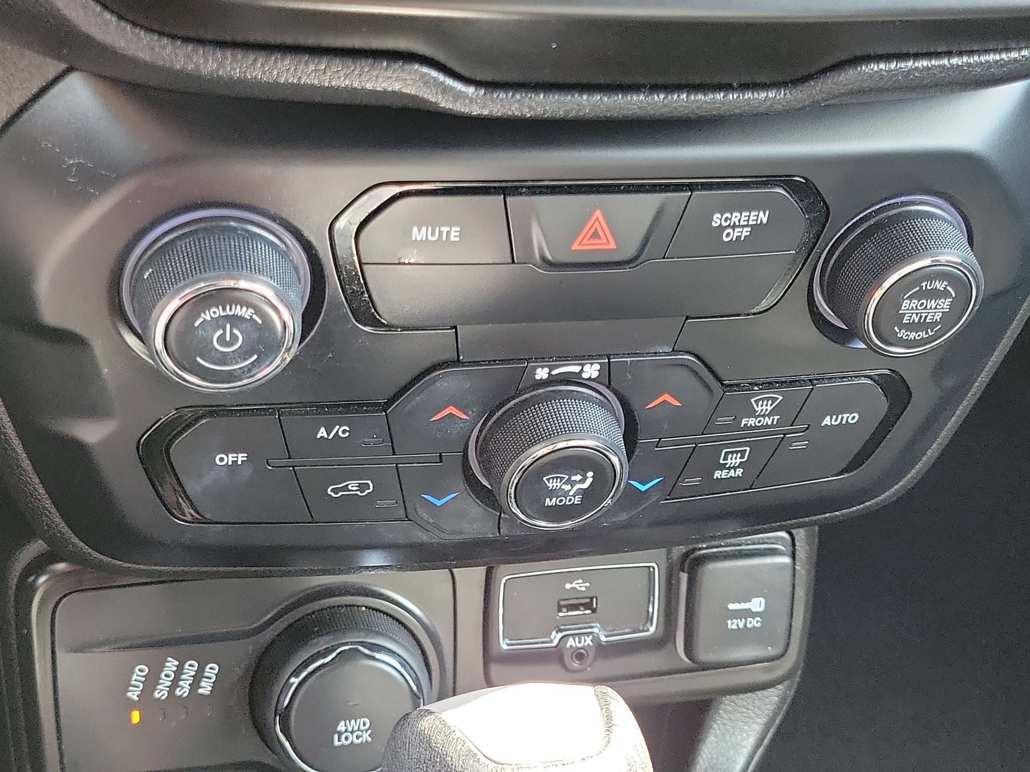 Used 2020 Jeep Renegade Limited AWD/4WD image 19