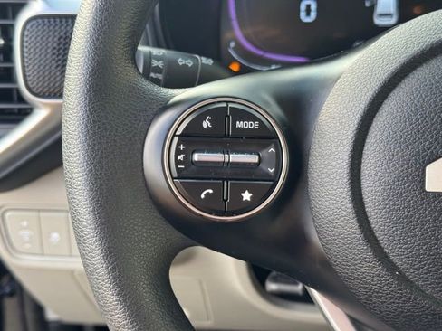 Certified 2025 Kia Soul LX w/ LX Technology Package FWD image 25