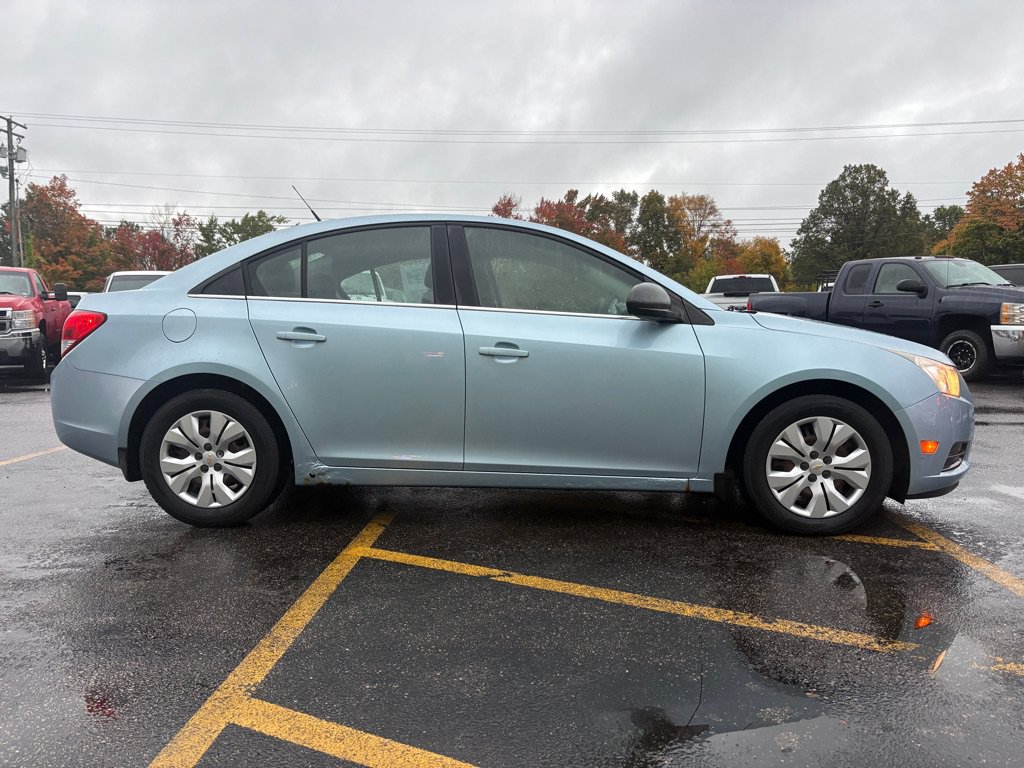 Used 2012 Chevrolet Cruze LS w/ Connectivity Package FWD image 5