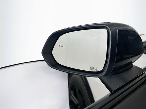 Used 2024 Chevrolet Equinox EV RS FWD image 16