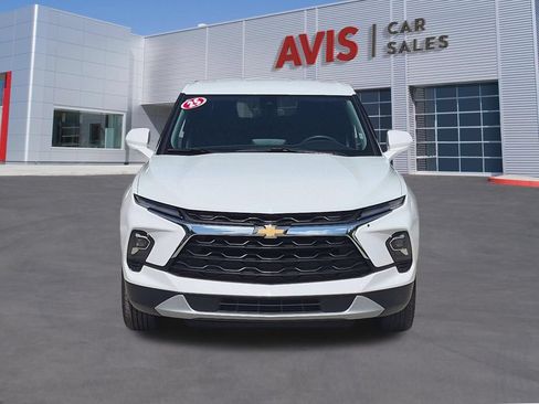 Used 2025 Chevrolet Blazer LT FWD image 2