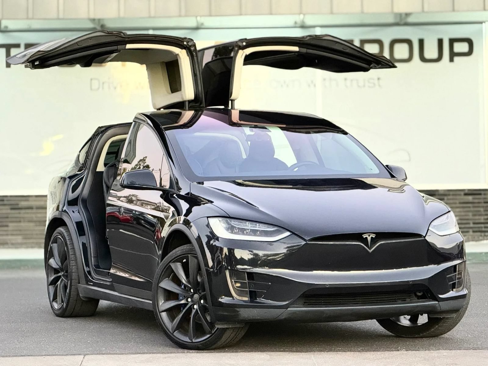 Used 2016 Tesla Model X Performance AWD/4WD image 3
