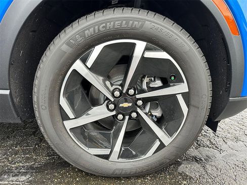 New 2026 Chevrolet Equinox EV LT image 9