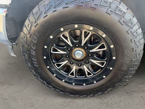 Used 2021 Ford F250 XL w/ Power Equipment Group RWD image 9