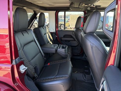 Used 2021 Jeep Wrangler Unlimited Sahara image 19