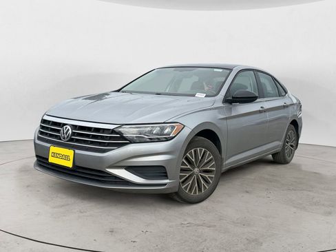 Used 2020 Volkswagen Jetta SE w/ SE Cold Weather Package FWD image 1